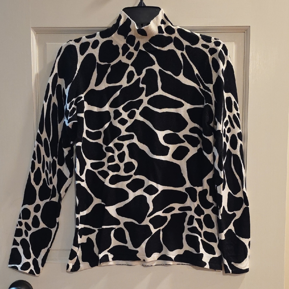 Cyrus Black and White Patterned Long Sleeve Top